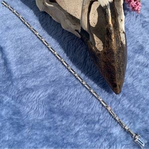 Diamond tennis bracelet